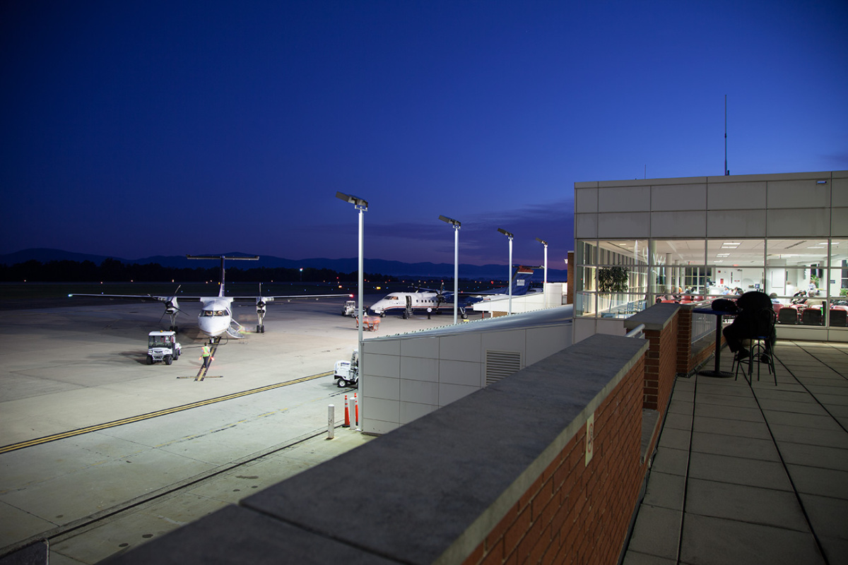 planesatnight Charlottesville Albemarle Airport